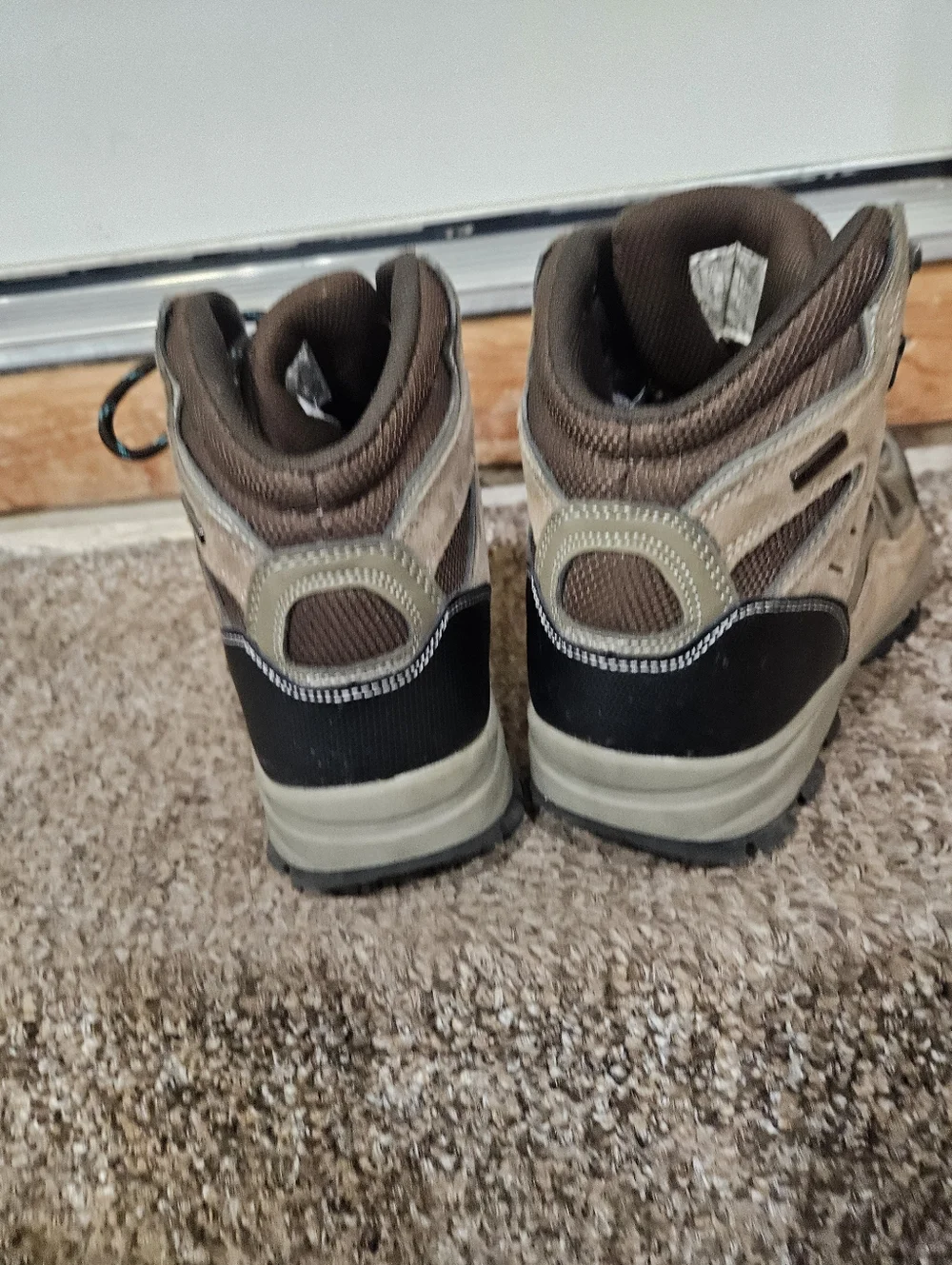 Denali Men's Brown Hiking Boots with Blue Accents Size 9